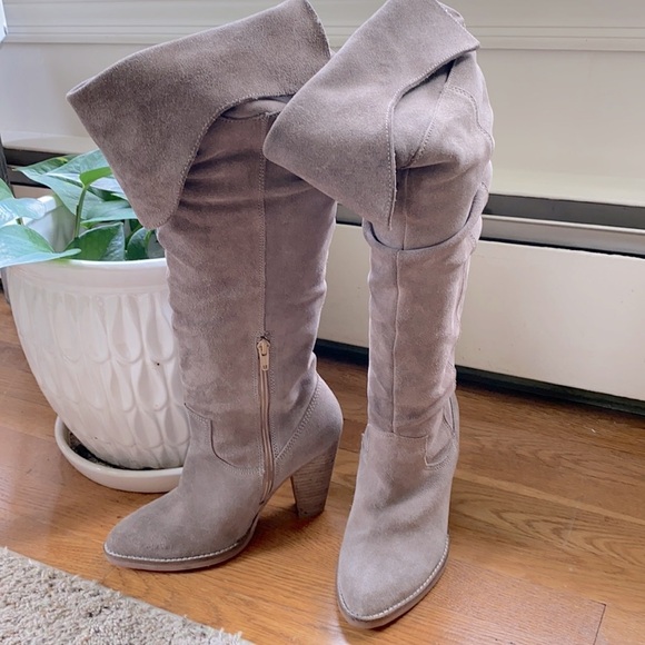 Jeffery Campbell - Picture 1 of 4